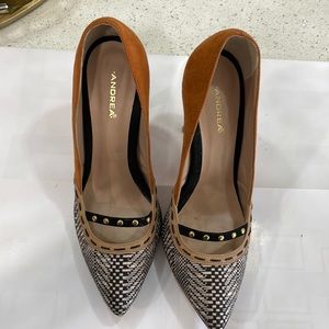 Andrea pumps 4 inch heel excellent condition, suede tanish color